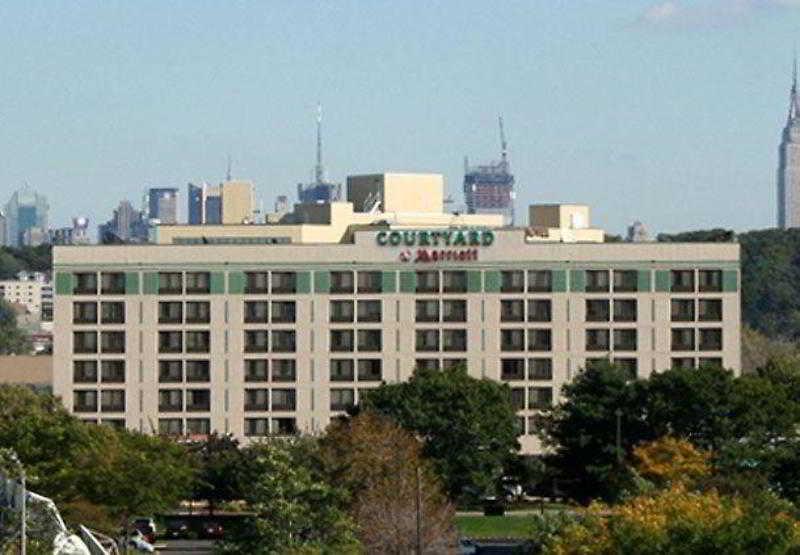 Courtyard By Marriott Secaucus Meadowlands Hotel Exterior photo