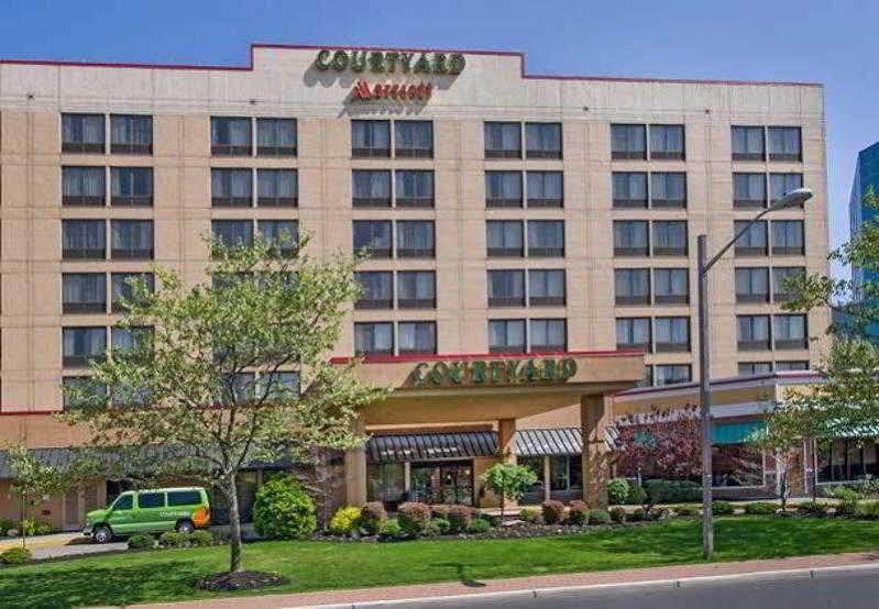 Courtyard By Marriott Secaucus Meadowlands Hotel Exterior photo