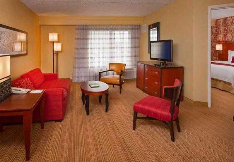 Courtyard By Marriott Secaucus Meadowlands Hotel Exterior photo